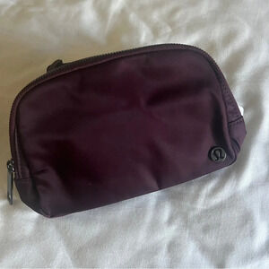 🆕 Lululemon OG Everywhere Belt Bag - Cassis